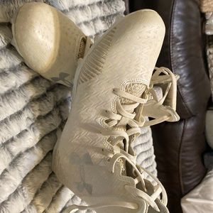 Under Armour Highlight Clutch Fit Football Cleats white and silver